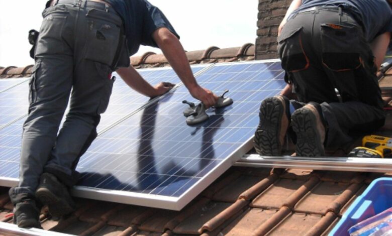 How to Choose the Right Solar Panel Cleaner for Your Home or Business